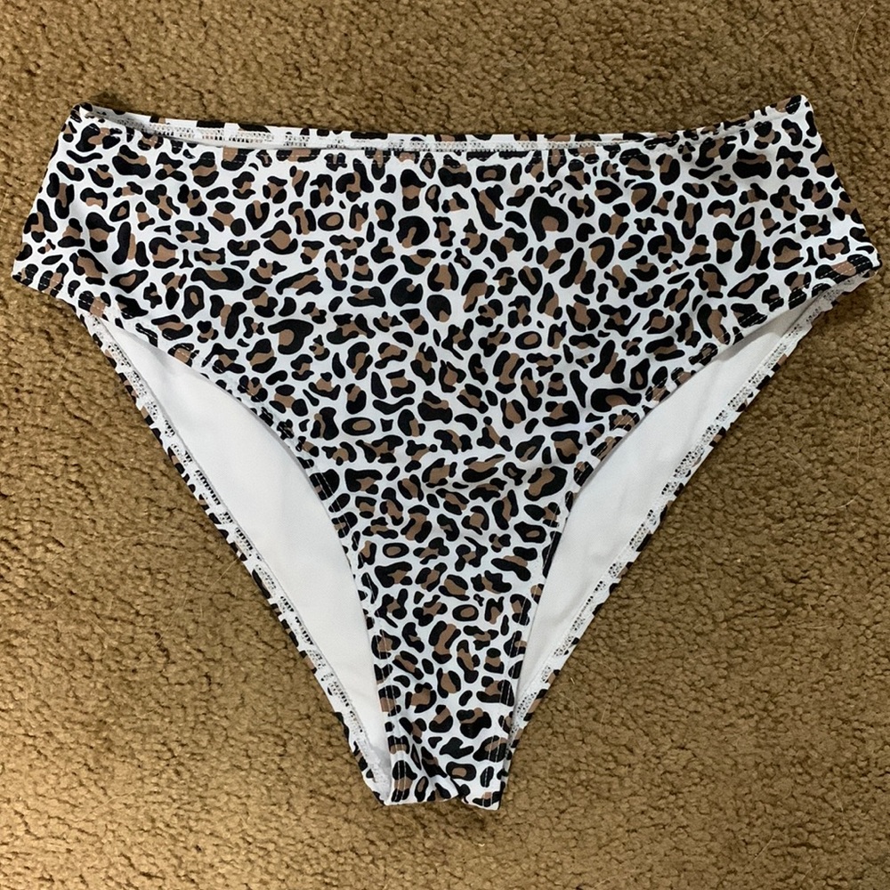 Leaopard print bikini bottom